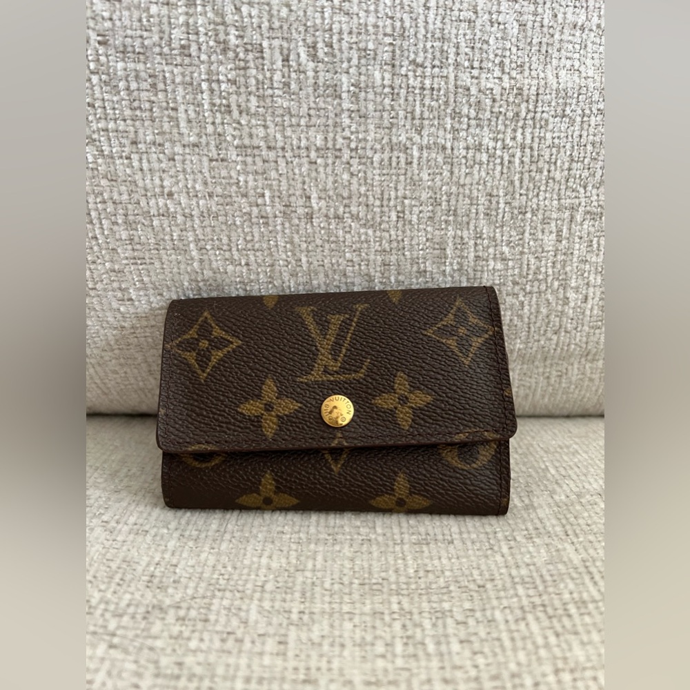 Louis Vuitton 6 Key Holder M62630